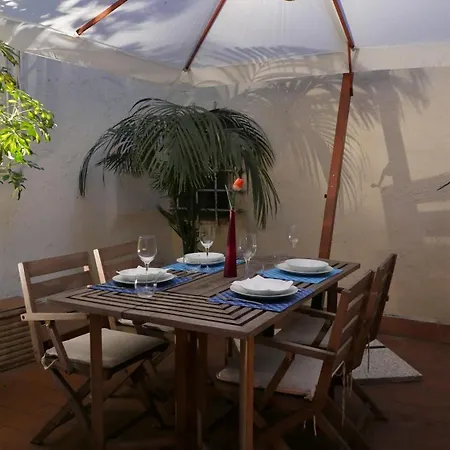 Grotte Flat شقة *