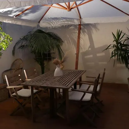 Grotte Flat شقة *